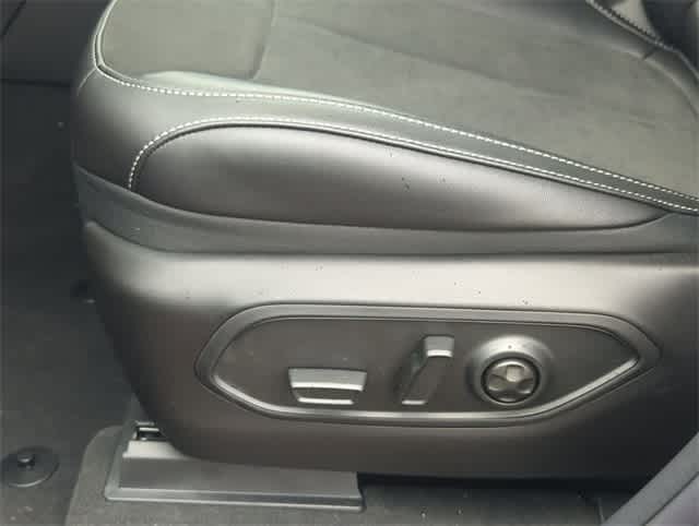 Thumbnail: 2025 Jeep Grand Cherokee - 17