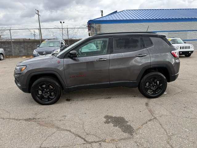 2024 Jeep Compass Trailhawk photo 2