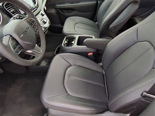 Thumbnail: 2026 Chrysler Pacifica - 17