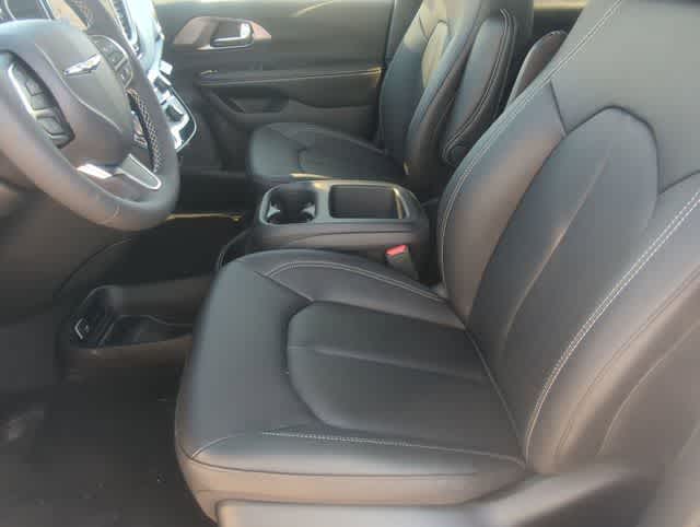 Thumbnail: 2026 Chrysler Voyager - 16