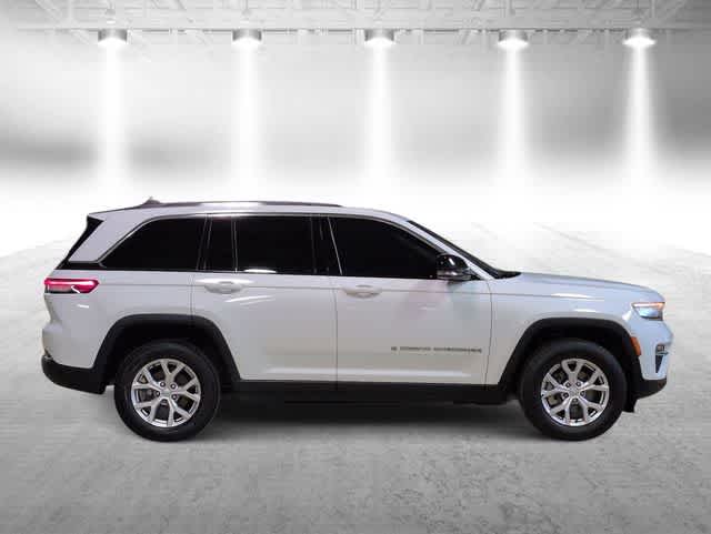 Thumbnail: 2022 Jeep Grand Cherokee - 9