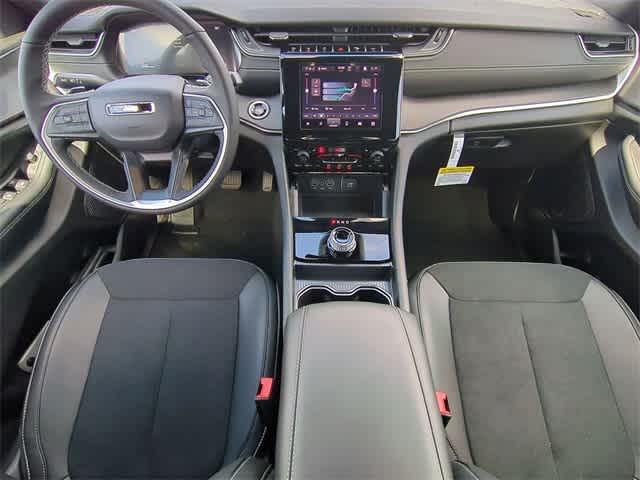 Thumbnail: 2025 Jeep Grand Cherokee - 16