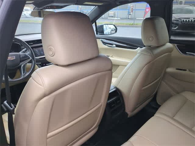 Thumbnail: 2017 Cadillac XT5 - 17