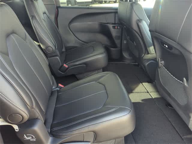 Thumbnail: 2026 Chrysler Pacifica - 21