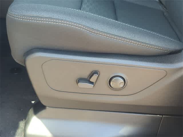 Thumbnail: 2026 RAM 1500 - 17