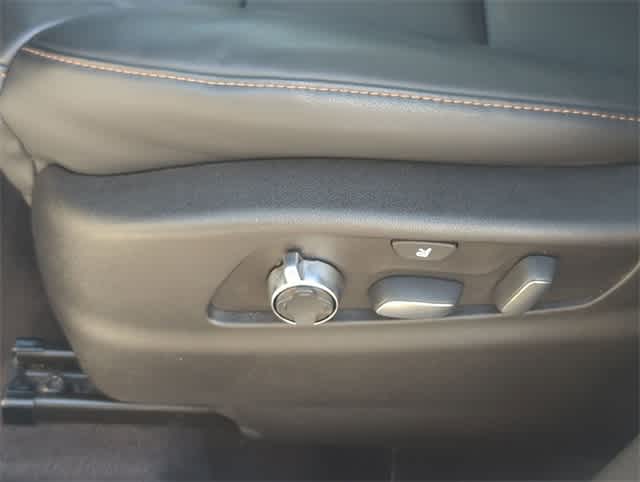 Thumbnail: 2023 Cadillac XT4 - 17