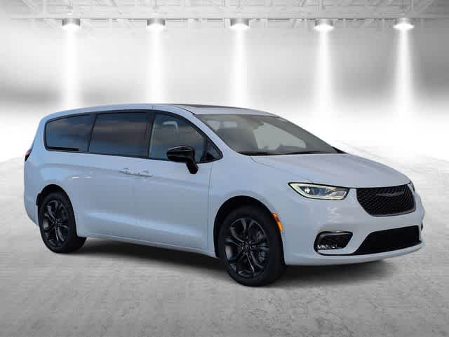 Thumbnail: 2026 Chrysler Pacifica - 2