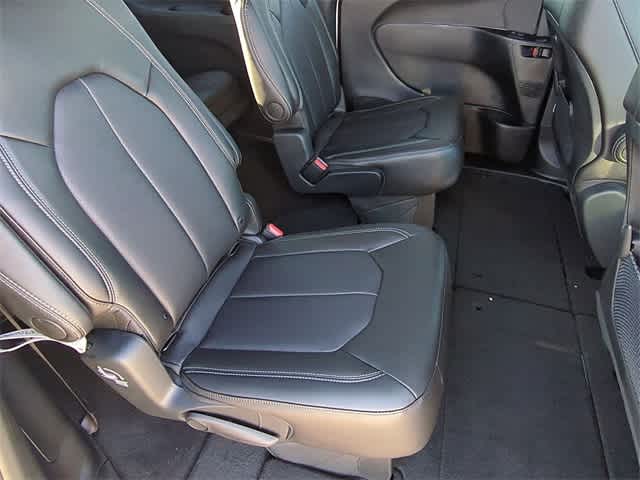 Thumbnail: 2026 Chrysler Pacifica - 22