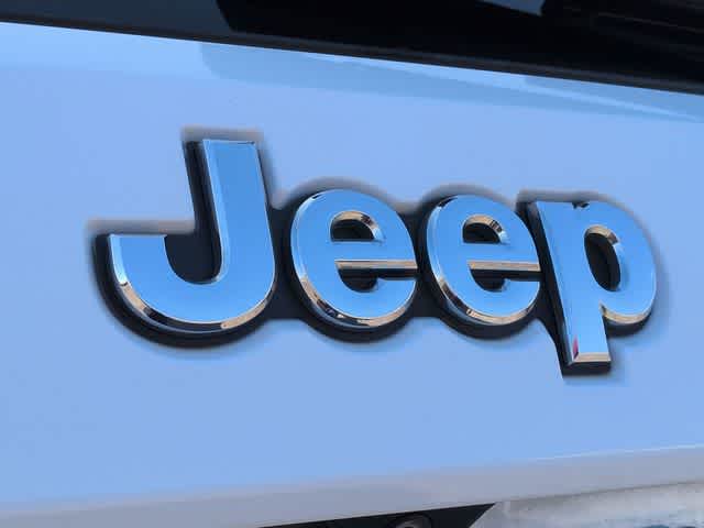 Thumbnail: 2015 Jeep Grand Cherokee - 12
