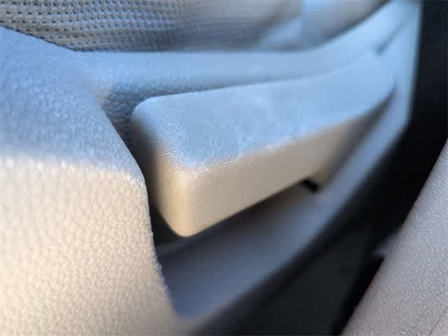 Thumbnail: 2010 Ford Focus - 16