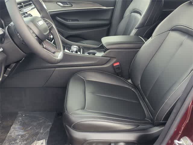 Thumbnail: 2025 Jeep Grand Cherokee - 16