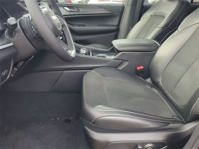 Thumbnail: 2025 Jeep Grand Cherokee - 16