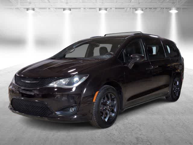 Thumbnail: 2018 Chrysler Pacifica - 4