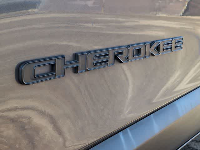 Thumbnail: 2021 Jeep Cherokee - 12