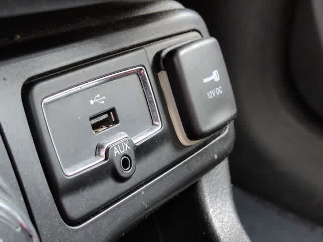 Thumbnail: 2019 Jeep Renegade - 30