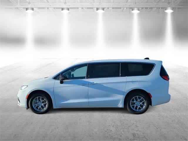 Thumbnail: 2026 Chrysler Pacifica - 5