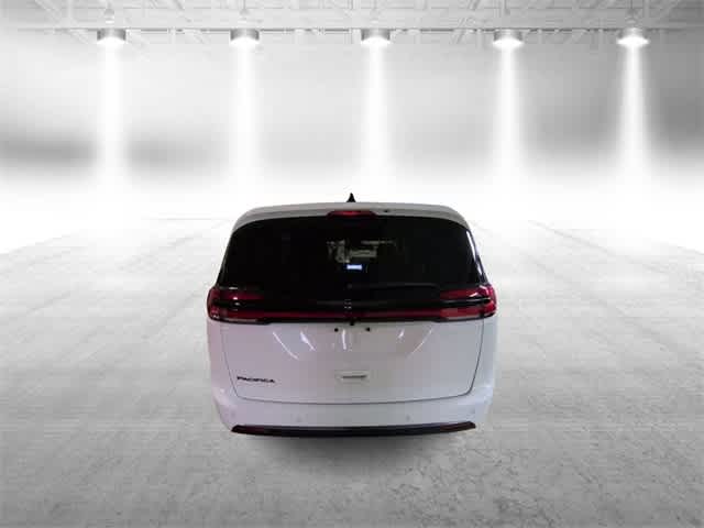 Thumbnail: 2026 Chrysler Pacifica - 7