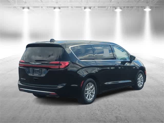 Thumbnail: 2024 Chrysler Pacifica - 8