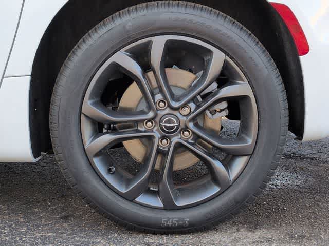 Thumbnail: 2026 Chrysler Pacifica - 14