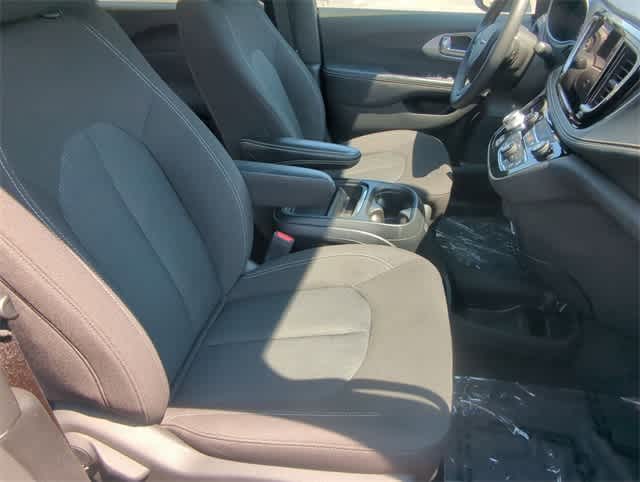 Thumbnail: 2023 Chrysler Pacifica - 23