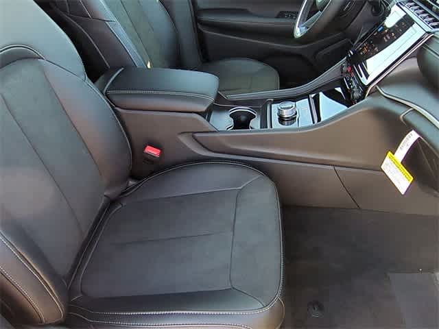 Thumbnail: 2025 Jeep Grand Cherokee - 23