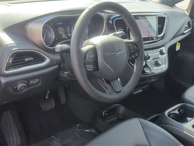 Thumbnail: 2026 Chrysler Pacifica - 10