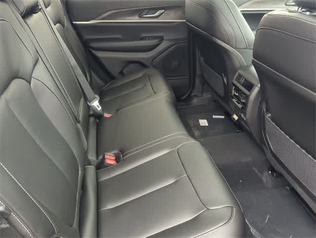 Thumbnail: 2025 Jeep Grand Cherokee - 21