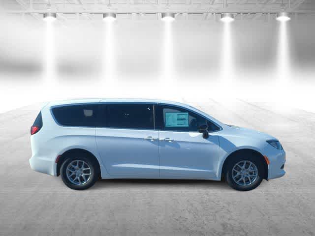 Thumbnail: 2026 Chrysler Voyager - 9