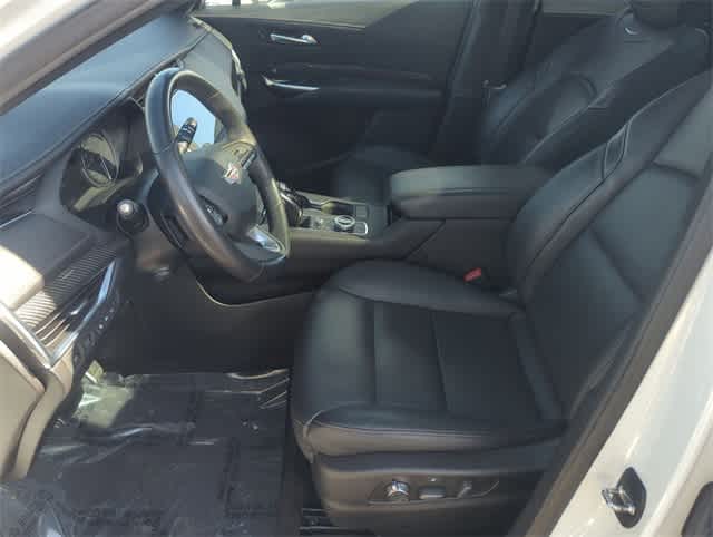 Thumbnail: 2023 Cadillac XT4 - 16