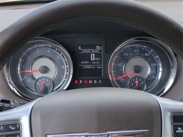 Thumbnail: 2011 Chrysler Town & Country - 30