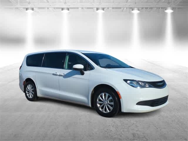 Used 2017 Chrysler Pacifica Touring with VIN 2C4RC1DG3HR552525 for sale in Garden City, MI