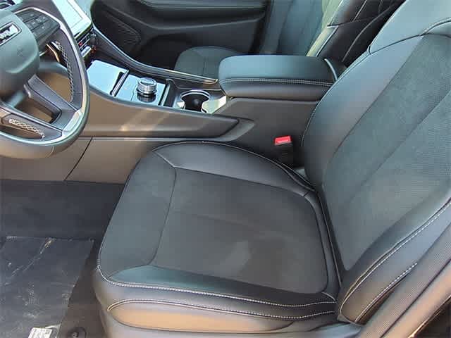 Thumbnail: 2025 Jeep Grand Cherokee - 16