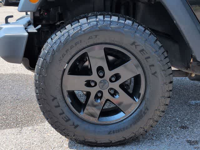 Thumbnail: 2017 Jeep Wrangler - 14