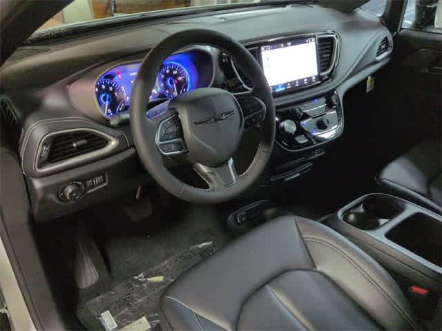 Thumbnail: 2026 Chrysler Pacifica - 10