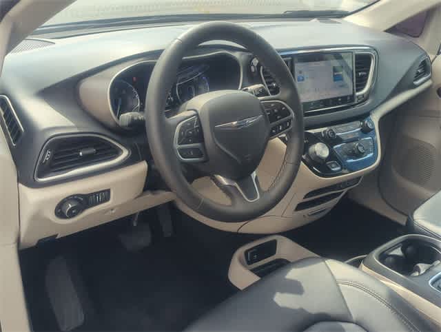 Thumbnail: 2024 Chrysler Pacifica - 10