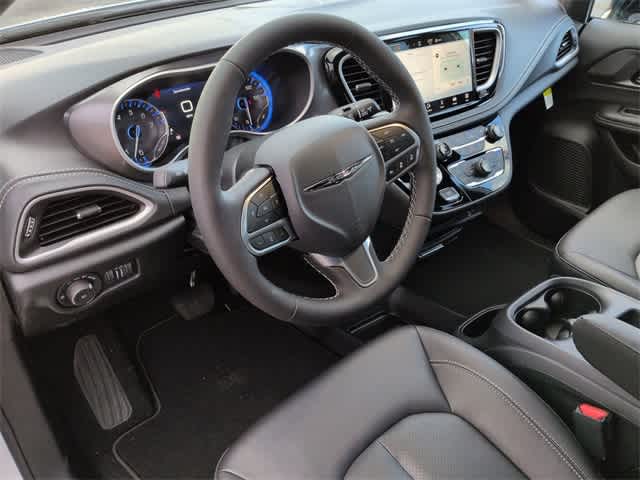 Thumbnail: 2026 Chrysler Pacifica - 10