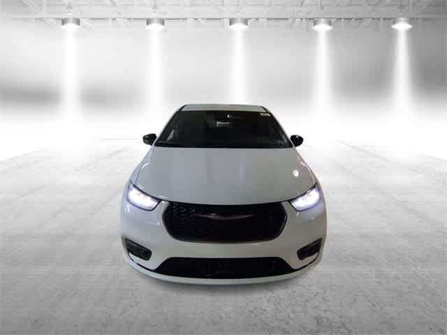 2026 Chrysler Pacifica photo 3