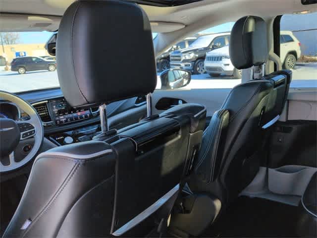 Thumbnail: 2021 Chrysler Pacifica - 18