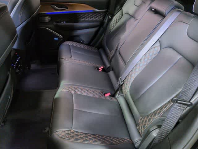 Thumbnail: 2023 Jeep Grand Cherokee - 20