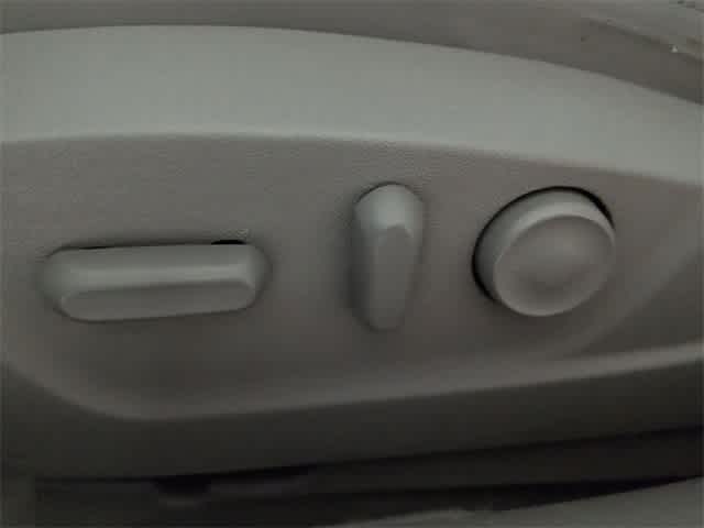 Thumbnail: 2014 Chevrolet Malibu - 17