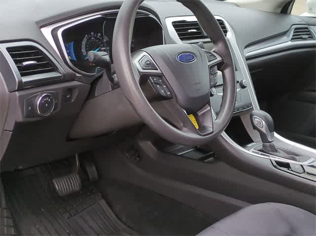2013 Ford Fusion SE 10