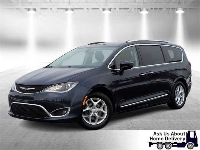 2018 Chrysler Pacifica Touring L Plus's photo