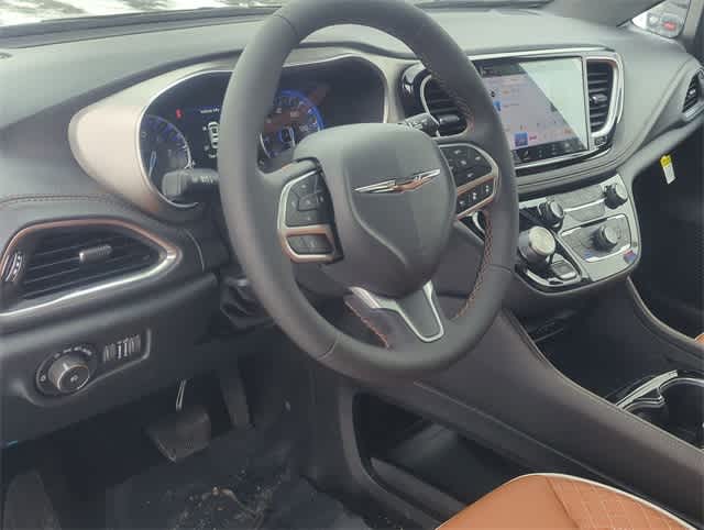 Thumbnail: 2026 Chrysler Pacifica - 10