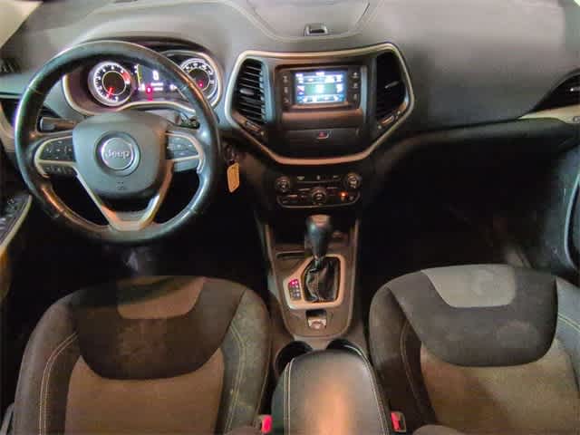 Thumbnail: 2018 Jeep Cherokee - 15