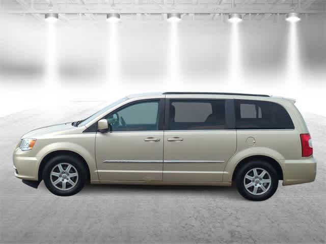 Thumbnail: 2011 Chrysler Town & Country - 5