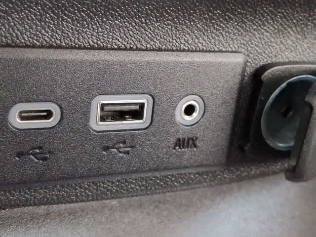 Thumbnail: 2023 Chevrolet Malibu - 29