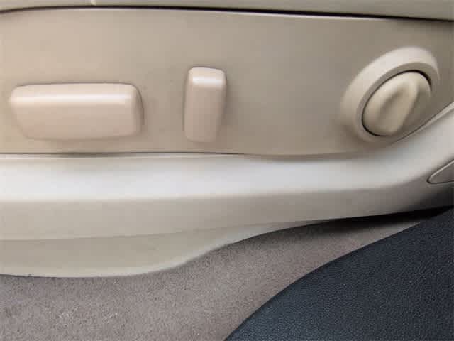 Thumbnail: 2012 GMC Acadia - 17