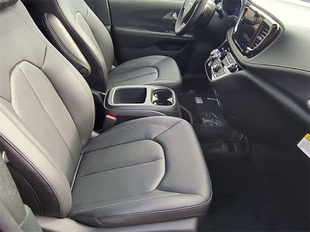 Thumbnail: 2026 Chrysler Pacifica - 24