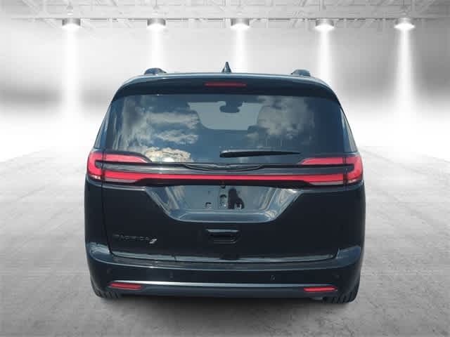 Thumbnail: 2026 Chrysler Pacifica - 7