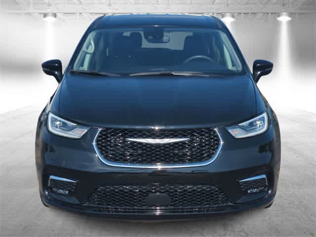 2024 Chrysler Pacifica Touring L photo 3
